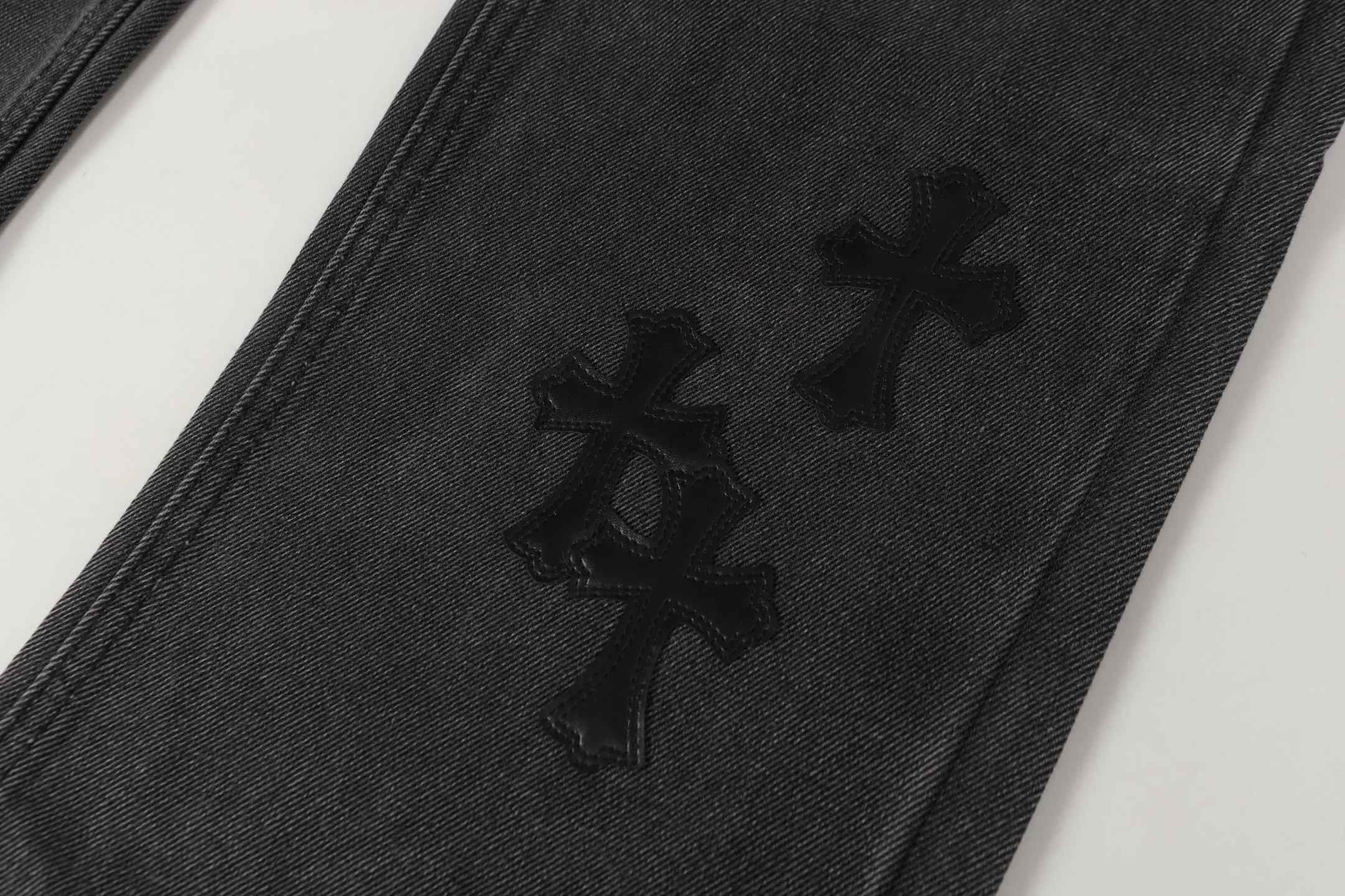 P270 Cross-border model, please do not place an order if you are pursuing quality -Chrome Hearts/Chrome Hearts Cross✝️Applied leather embroidered washed jeans, trousers and casual pants -High weight, high density and high quality. The wool is soft, delicate and skin-friendly. It feels soft and silky. It has excellent warmth and skin-friendly properties. -Size: 28 30 32 34 36